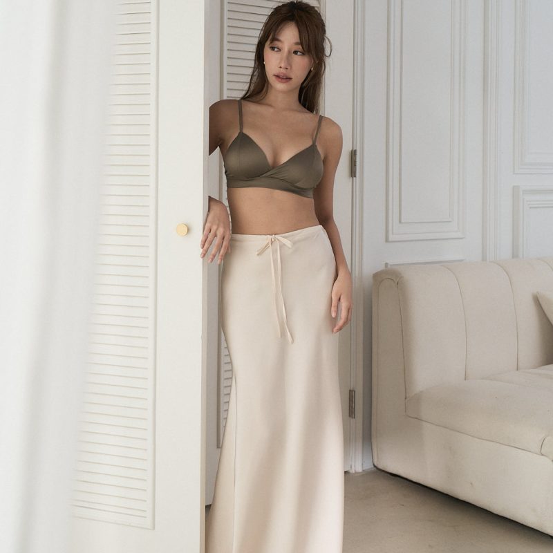 (現貨) satin mermaid skirt (緞面魚尾綁帶長裙) 【黑、奶白】