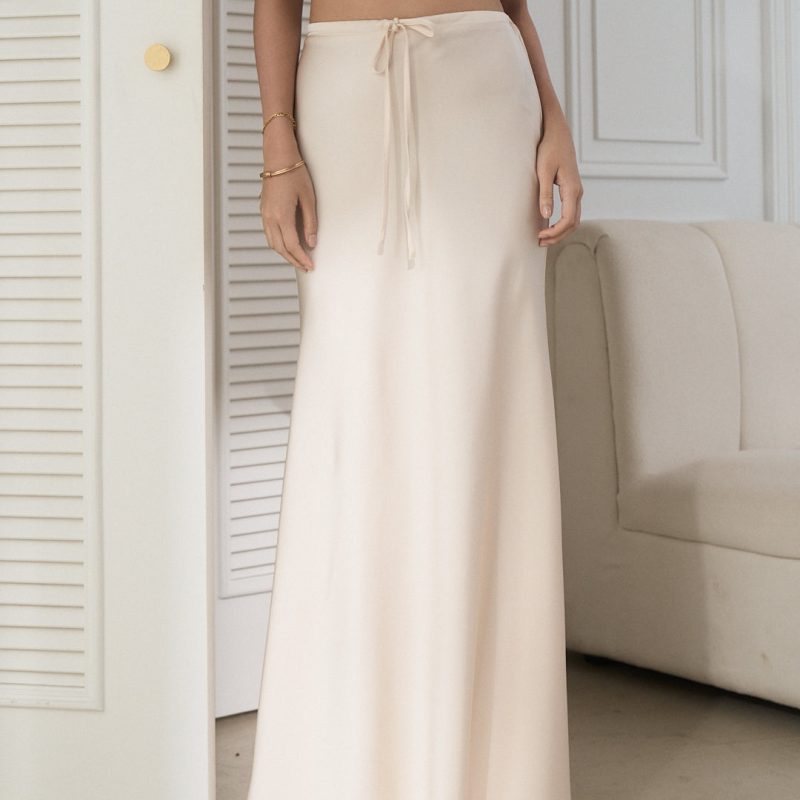 (現貨) satin mermaid skirt (緞面魚尾綁帶長裙) 【黑、奶白】