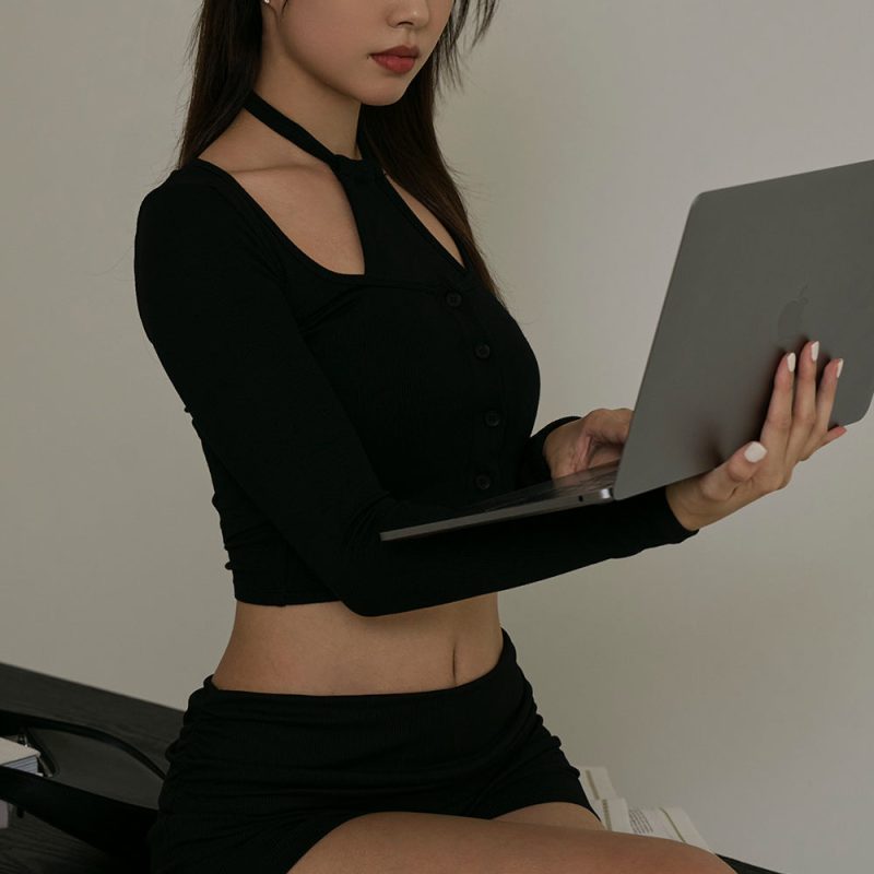 elegant rib knit square neck crop top一見鍾情羅紋方領上衣 【黑m】