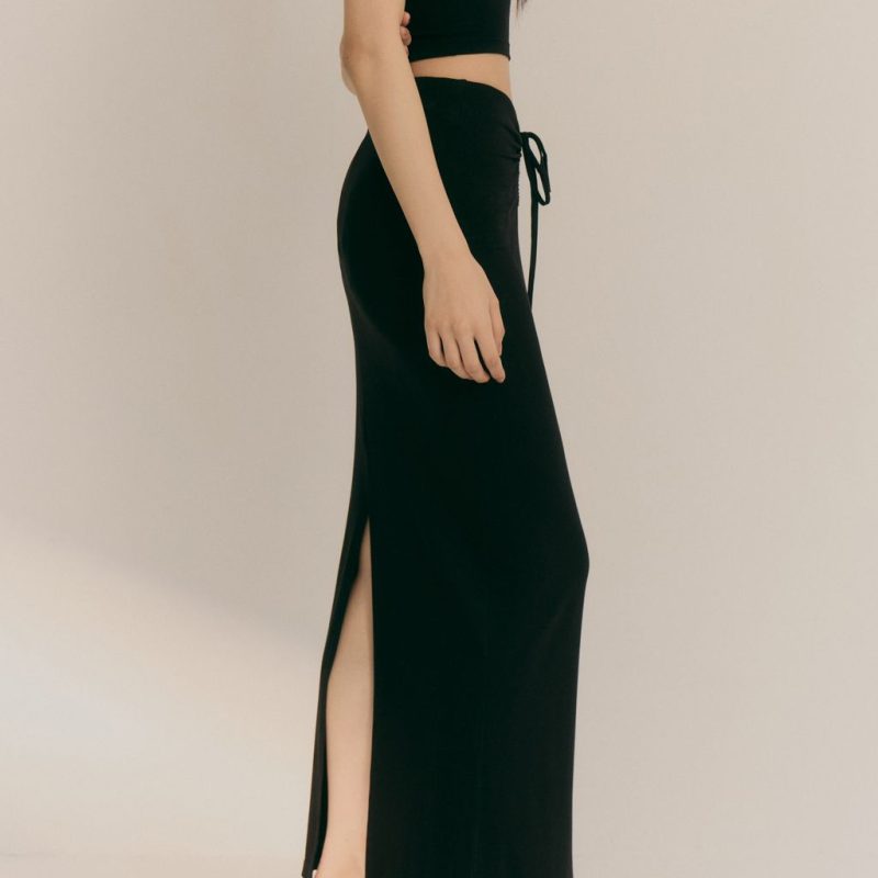 heat++ back slit long skirt (低調辣抽繩後開衩裙)