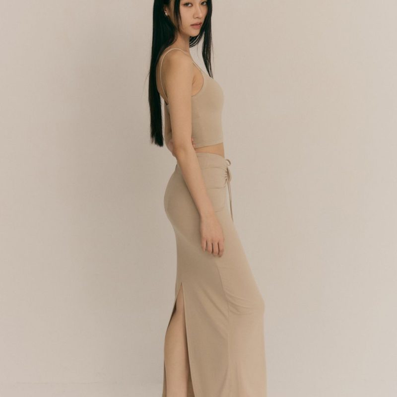 heat++ back slit long skirt (低調辣抽繩後開衩裙)