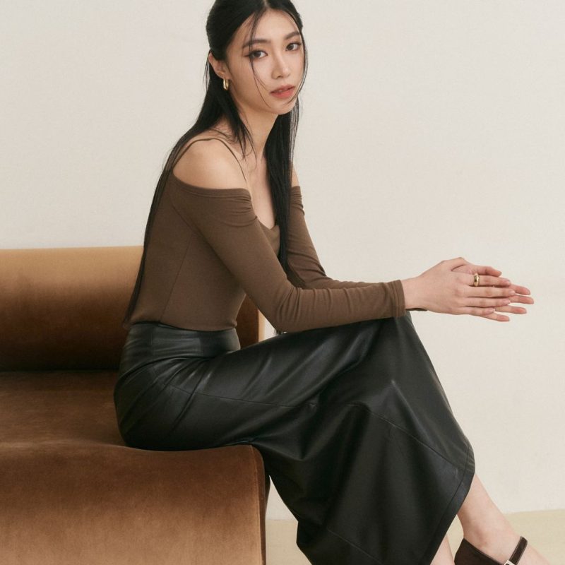front slit leather long skirt (質感前開衩皮長裙)