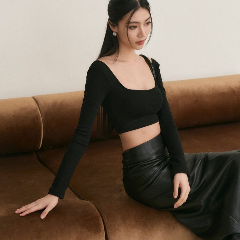 front slit leather long skirt (質感前開衩皮長裙)