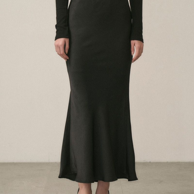 satin embossed mermaid skirt (緞面壓紋魚尾長裙)