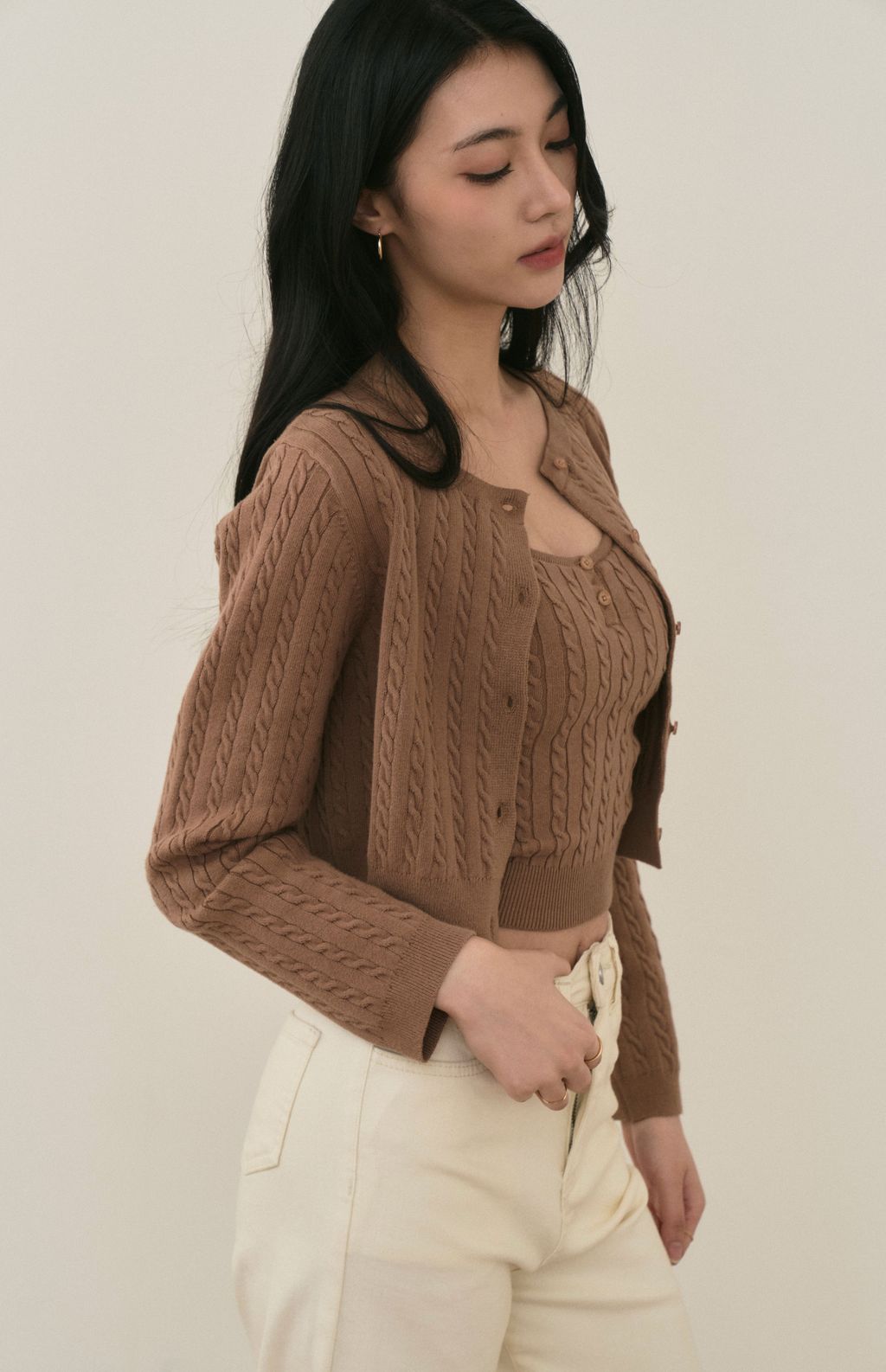 round neck cable cardigan<br/>麻花針織圓領外套 round neck cable cardigan麻花針織圓領外套