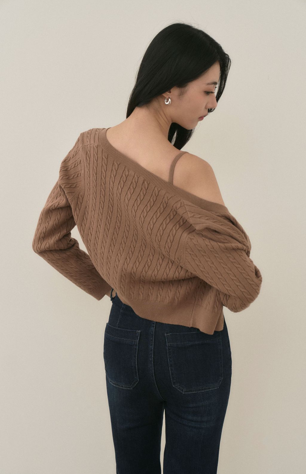 round neck cable cardigan<br/>麻花針織圓領外套 round neck cable cardigan麻花針織圓領外套
