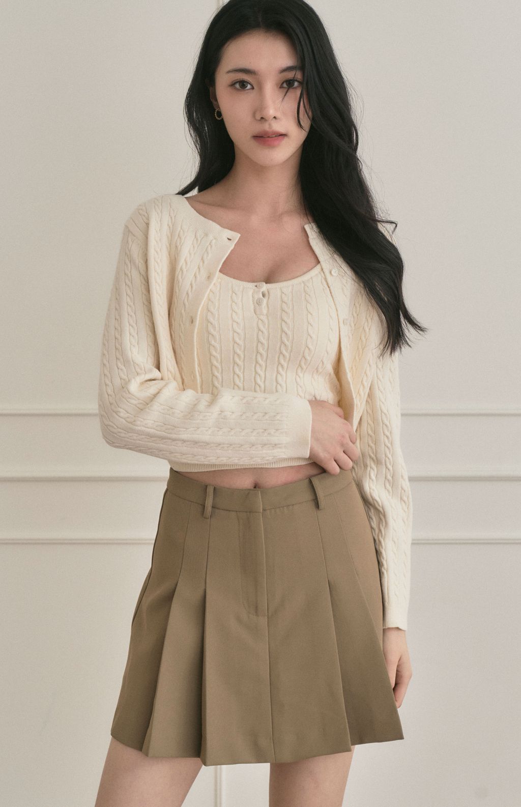 round neck cable cardigan<br/>麻花針織圓領外套 round neck cable cardigan麻花針織圓領外套