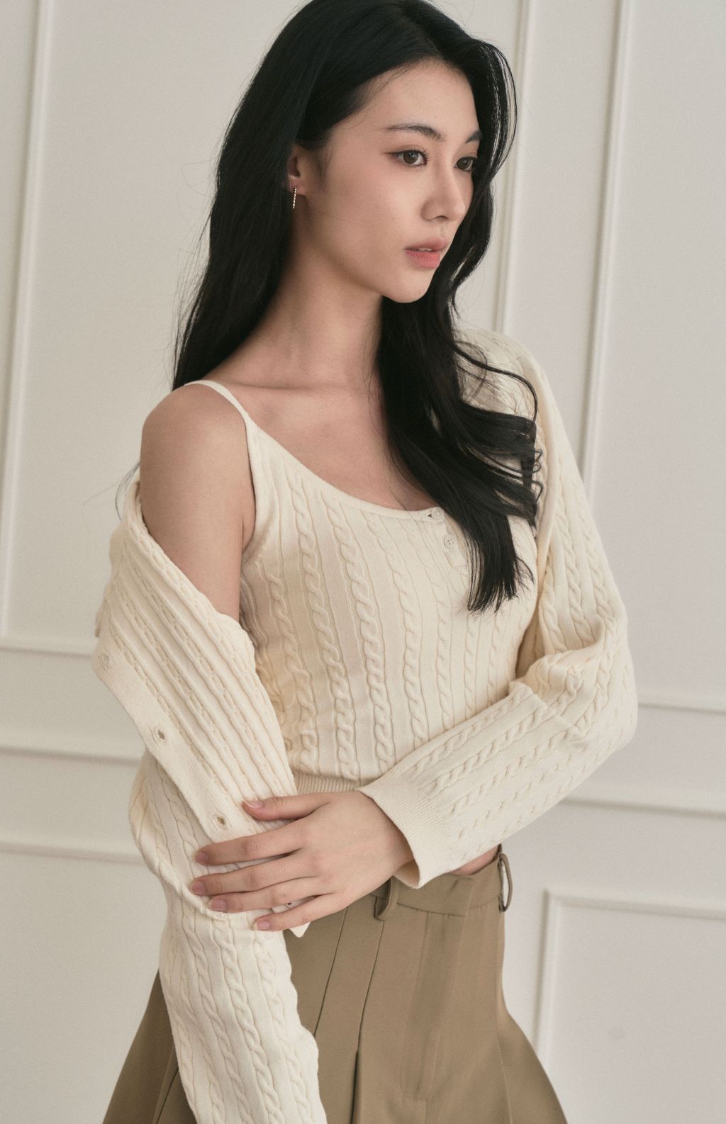 round neck cable cardigan<br/>麻花針織圓領外套 round neck cable cardigan麻花針織圓領外套