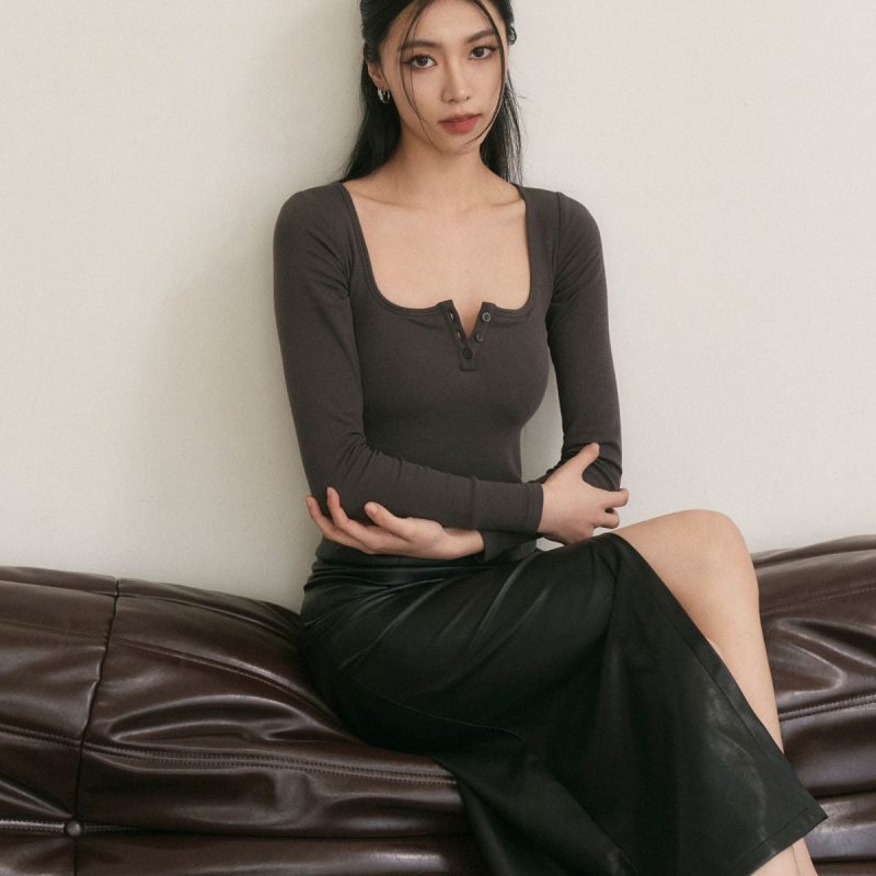 front slit leather long skirt (質感前開衩皮長裙)